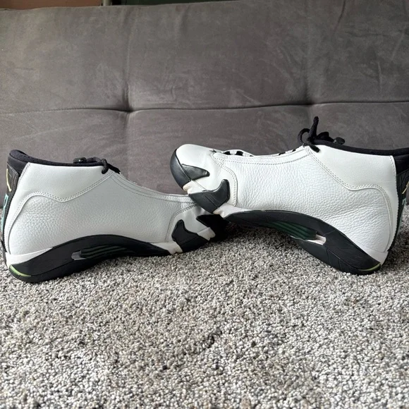 Jordan size 10 black and white - Picture 7 of 10